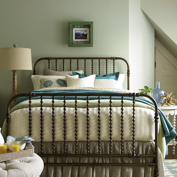Universal Furniture International, Inc. The Guest Room King Bed
